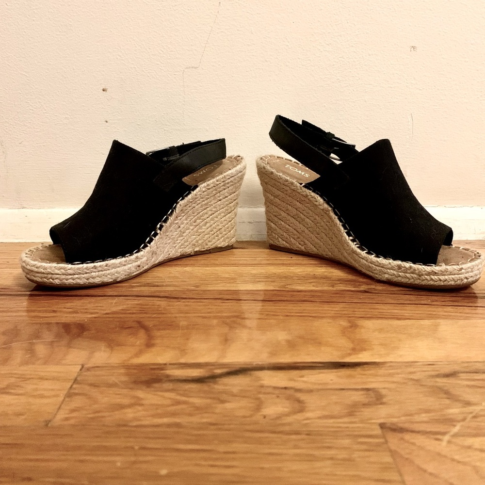 Size 5.5 black Toms wedges